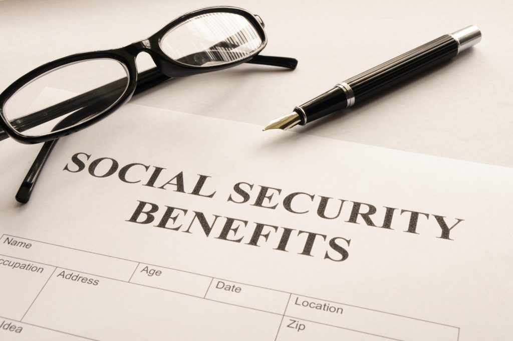 How Does Retiring Early or Late Impact My Social Security Benefits?